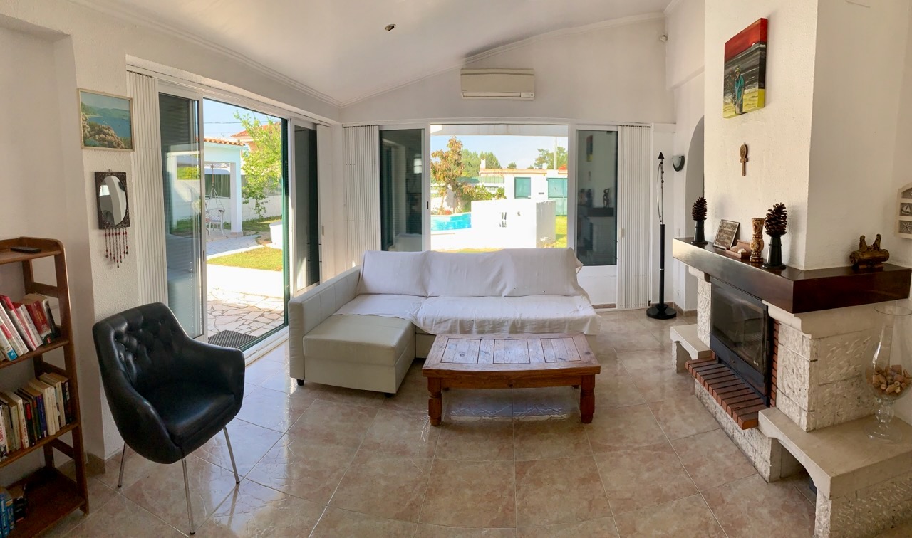 AroeiraMIR — Sala com vista para jardim