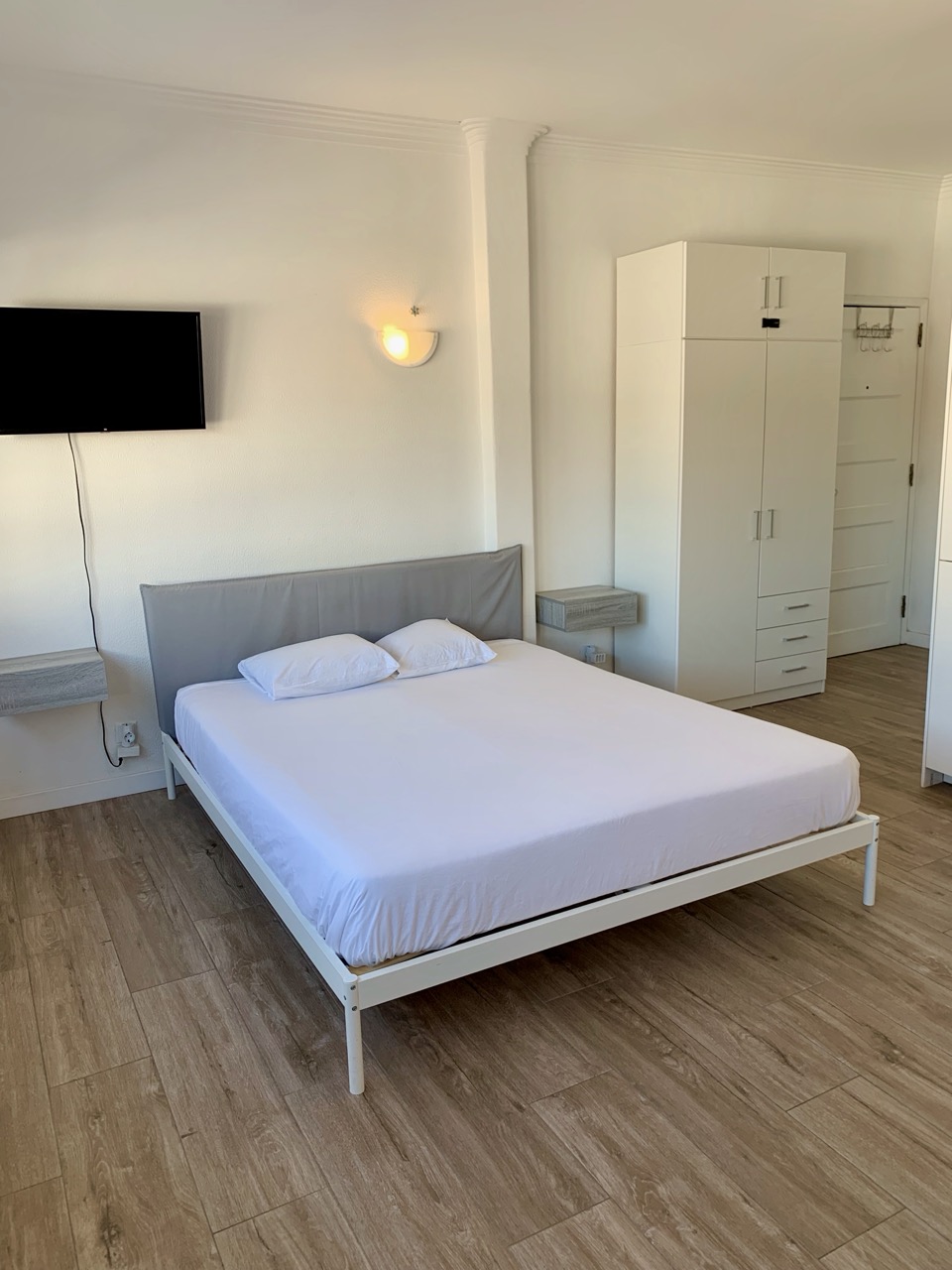 MIRazul — Cama e roupeiro