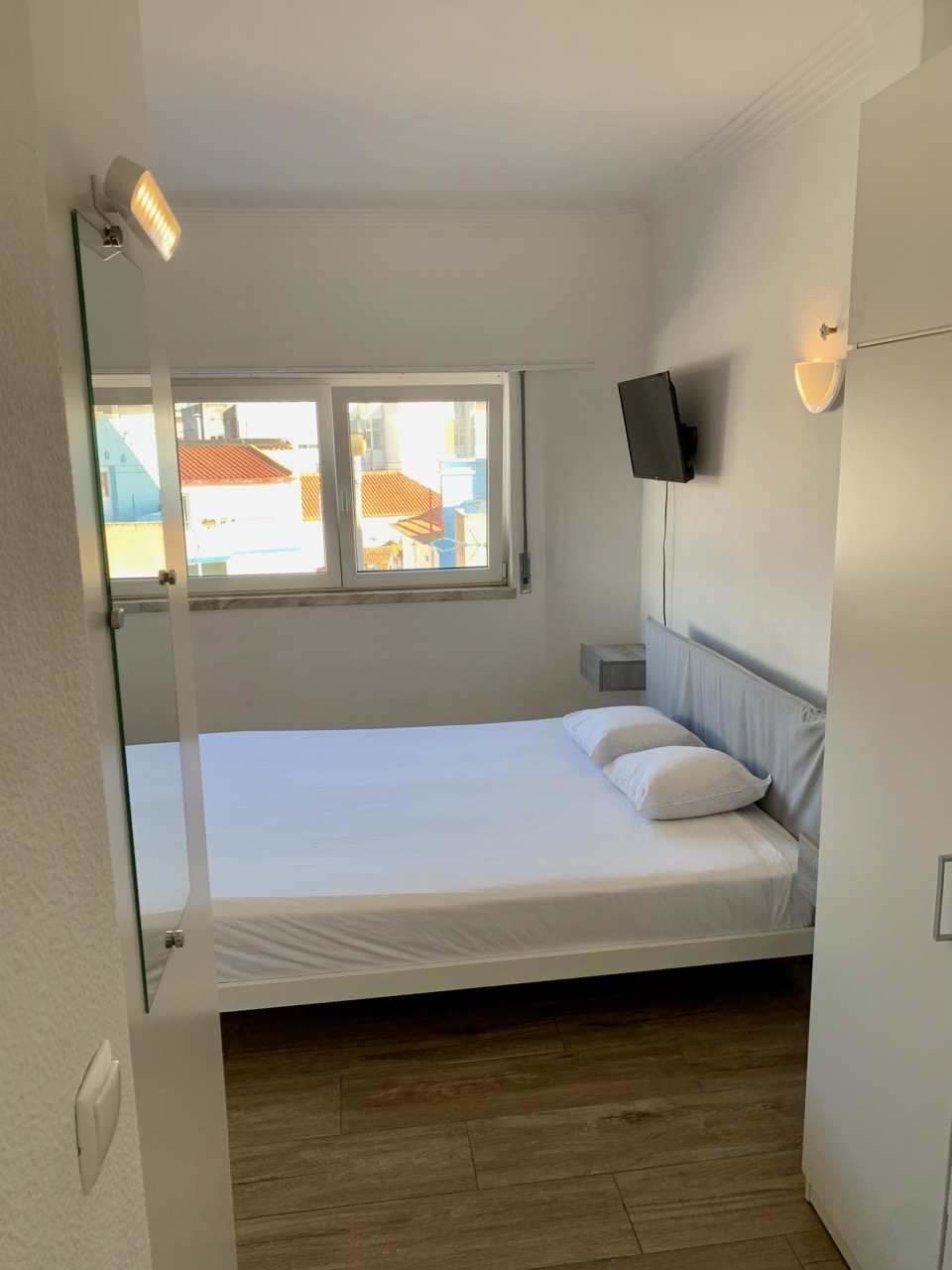 MIRazul — Cama e janelas