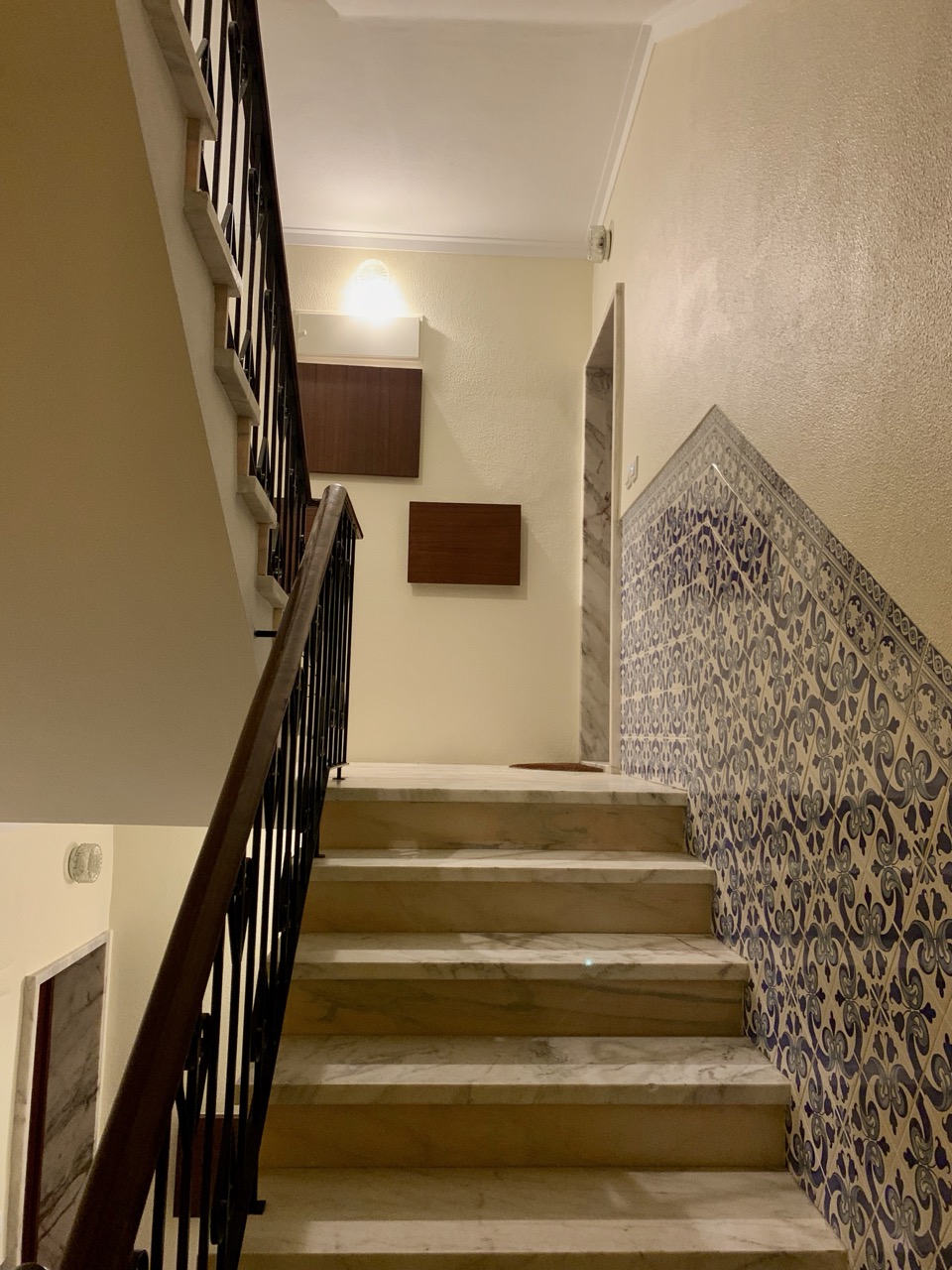 MIRazul — Escadaria de acesso ao apartamento